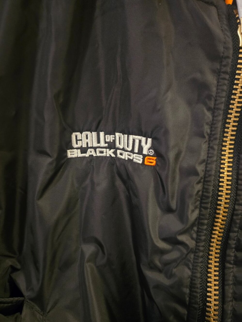 *DEADSTOCK* NWT Mens Call of Duty: Black Ops 6 Bomber Jacket / Large / Black - Picture 2 of 8
